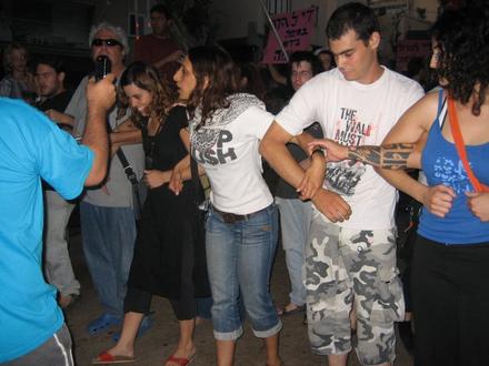 Young demonstrators leading the march