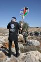 Uri Avnery confronting soldier