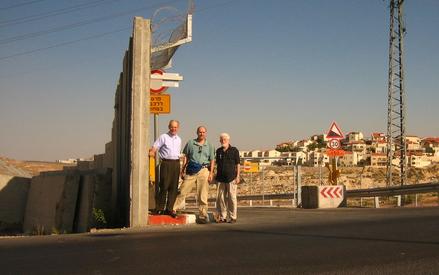 The guests with Uri Avnery during the tour, in the background: a settlements