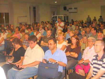 Journalists in the first row