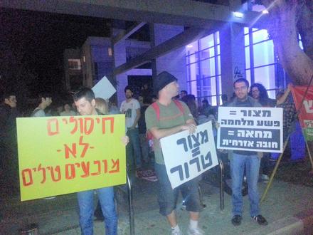 "Liquidations don't stop missiles" - spontaneous protest against the Gaza War. Tel Aviv, Nov. 14. 2012 